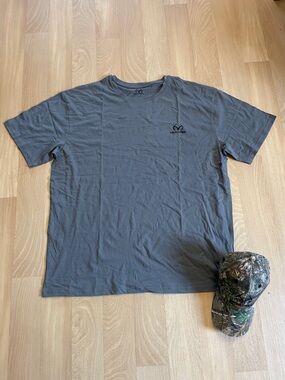 Realtree NWT Men’s Short Sleeve Tee & Camo Hat